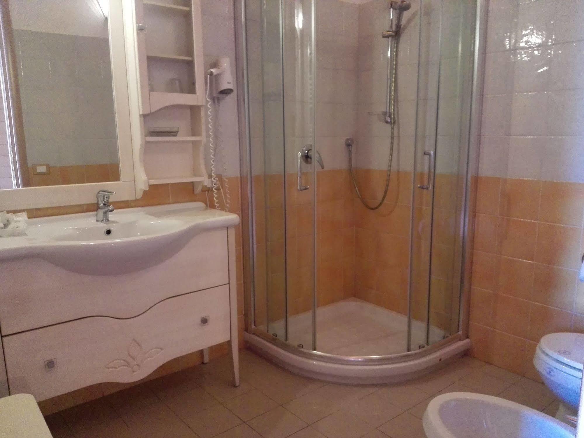 Hotel Acquasanta Terracina Luaran gambar
